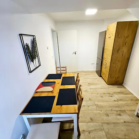 Pohl Apartman *
